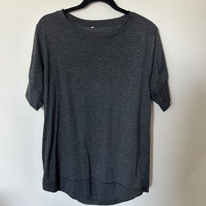 grey t shirt